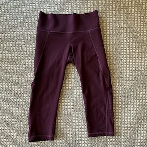 Old Navy Active work out leggings in size Medium petite, burgundy / berry color
